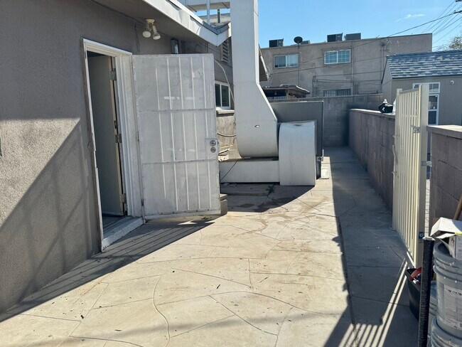 Foto del edificio - 2241 N Carroll St