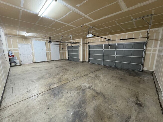 Foto del edificio - NW Visalia Home Available Now!