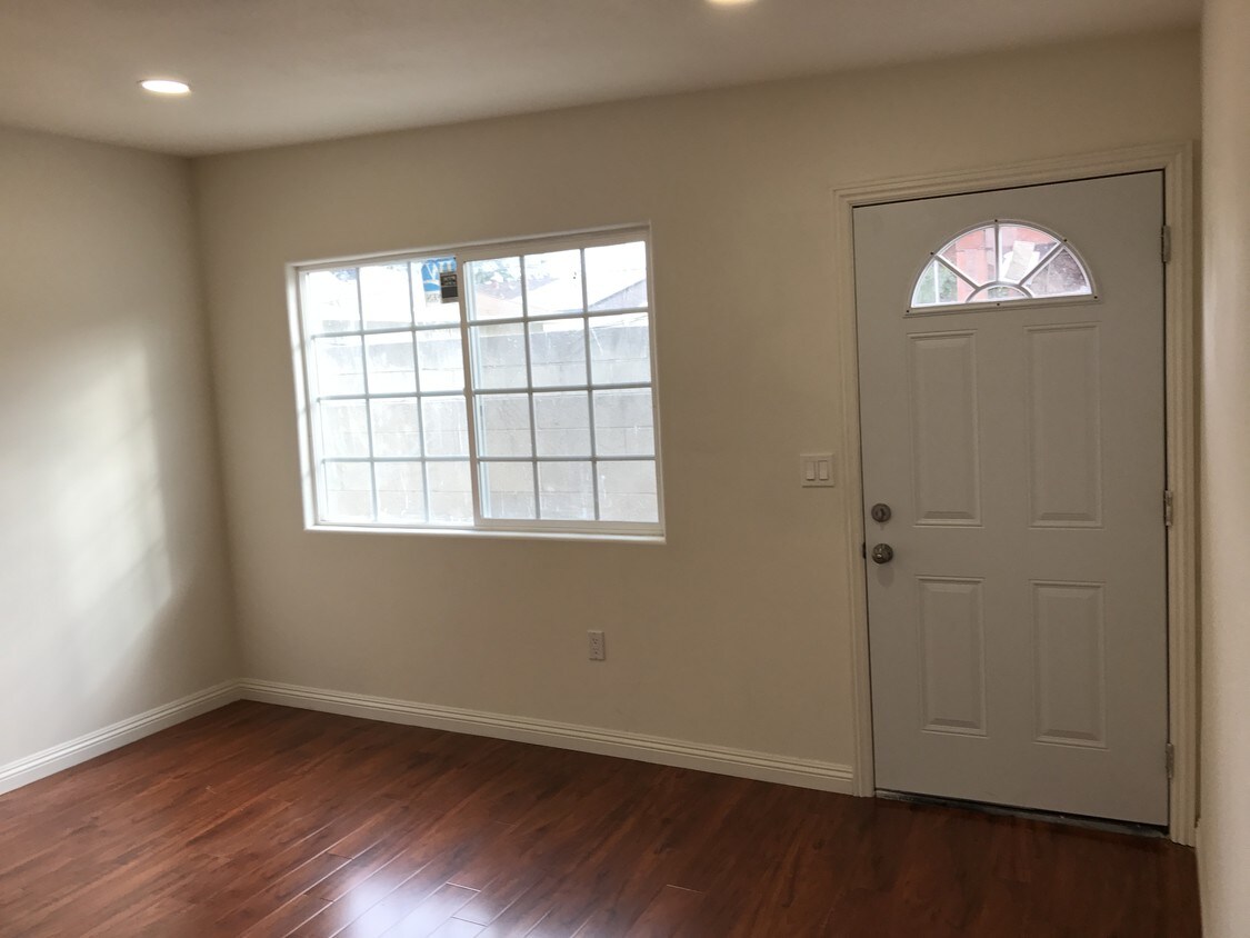 Building Photo - 13123 Graystone Ave