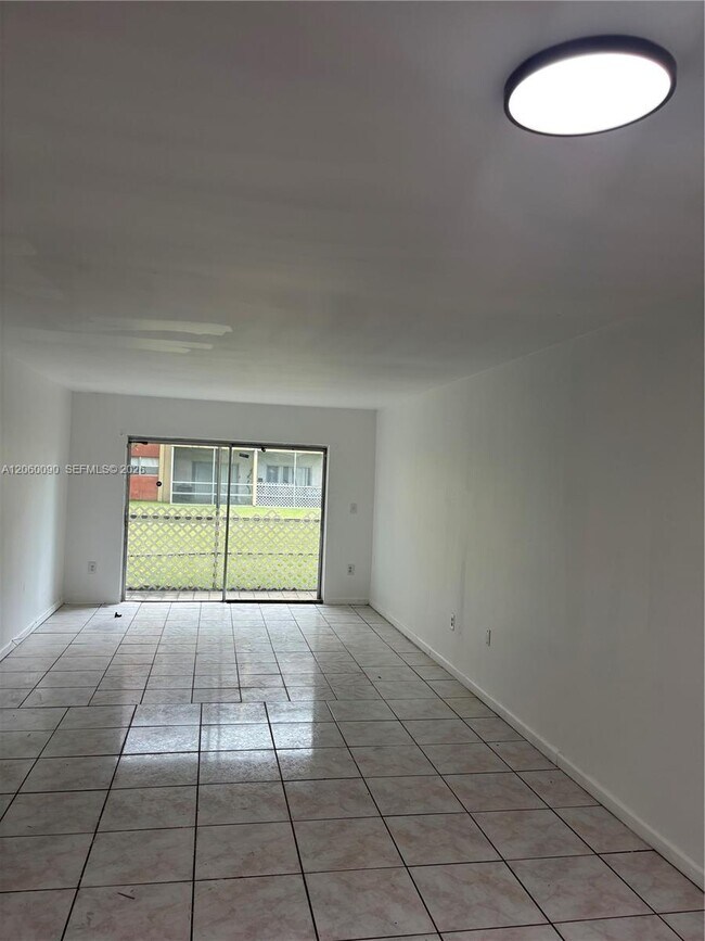 Foto del edificio - 3600 NW 21st St