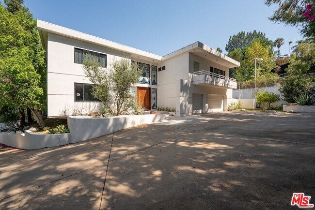 Foto del edificio - 15656 Crownridge Pl