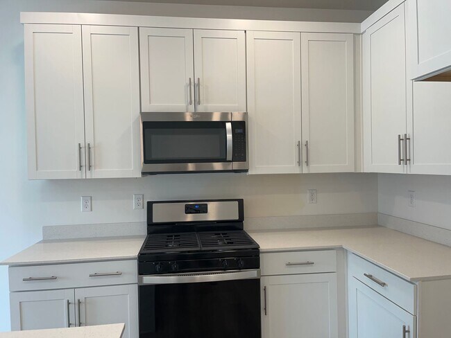 Foto del edificio - Beautiful like new 3 bedroom 2.5 bathroom townhome in Spanish Fork!
