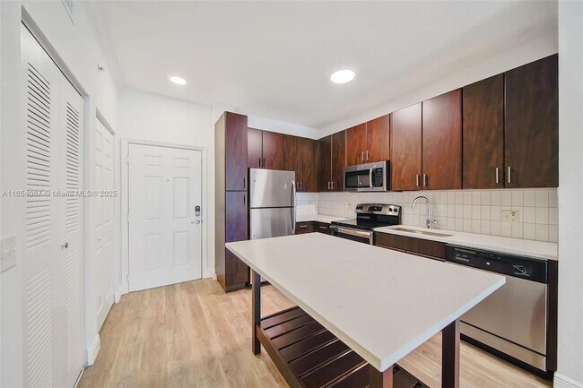 Foto del edificio - 10170 SW 7th St