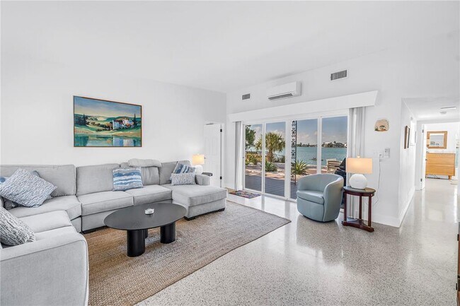 Foto del edificio - 7100 Shore Dr S