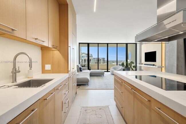 Building Photo - 10205 Collins Ave