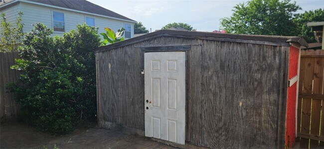 Building Photo - 3103 Barkers Crossing Ave
