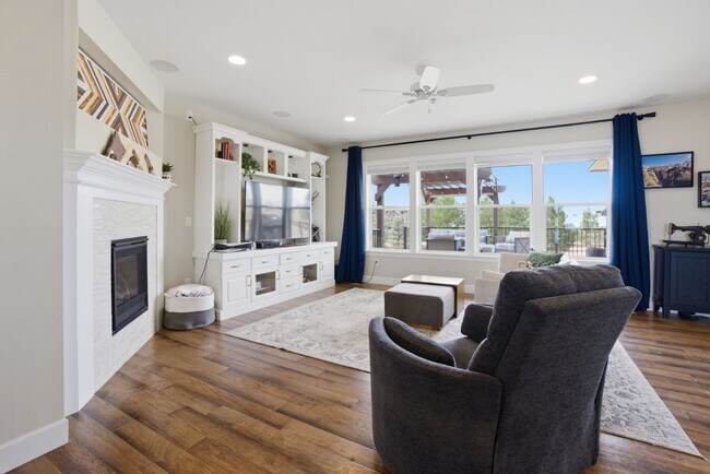 Building Photo - One-of-a-Kind 4-Bed Castle Rock Retreat with 4 car Attached Garage