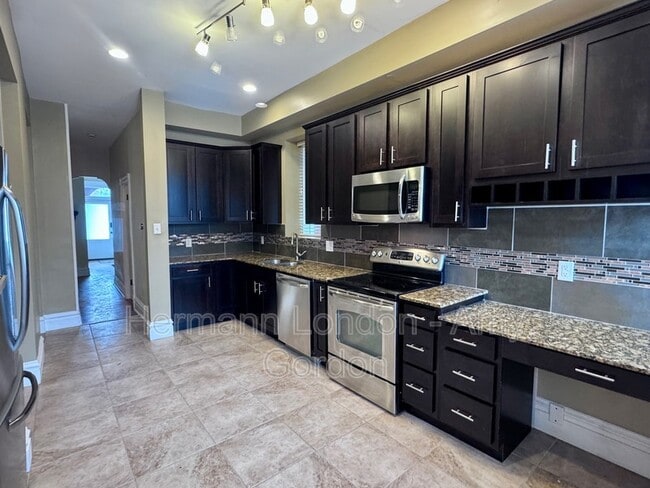 Building Photo - 2933 Victor St