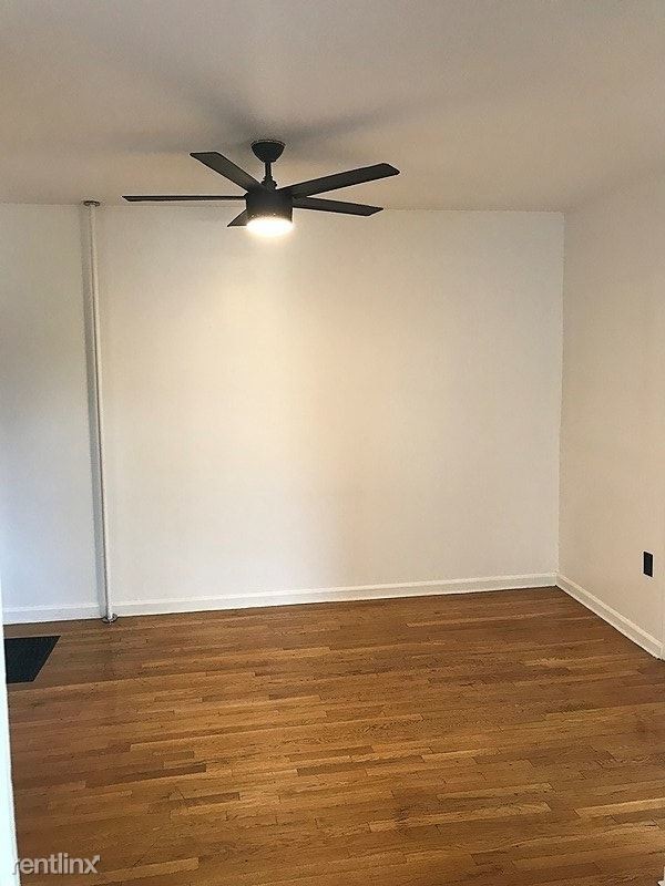 Foto del edificio - 3 br, 1 bath Apartment - 500 Grand Street 2