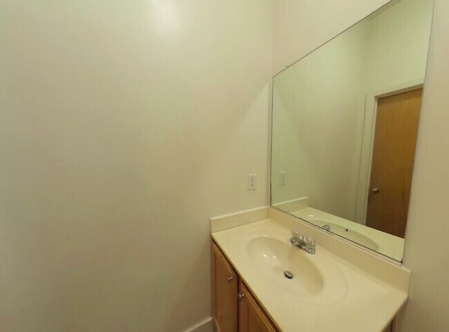 Building Photo - 301 Goshen St