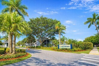 Building Photo - 905 N Franklin Ave