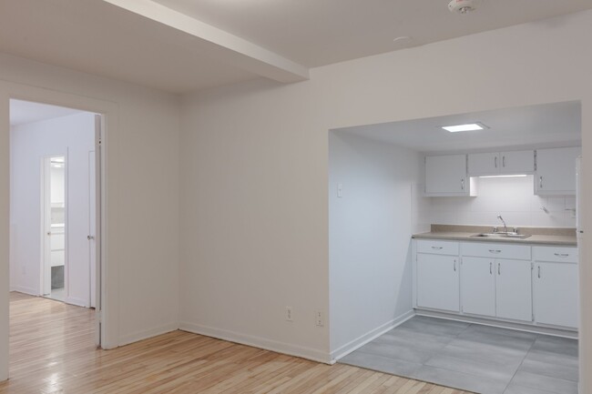 Building Photo - 3495 Av Van Horne