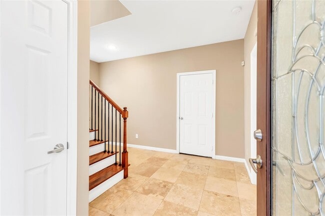 Building Photo - 934 W 26th St