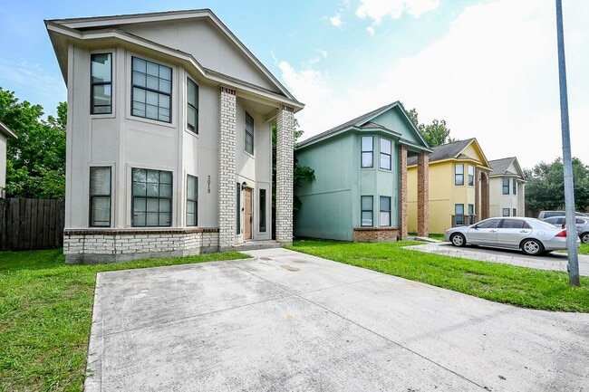 Foto del edificio - Spacious home for rent.