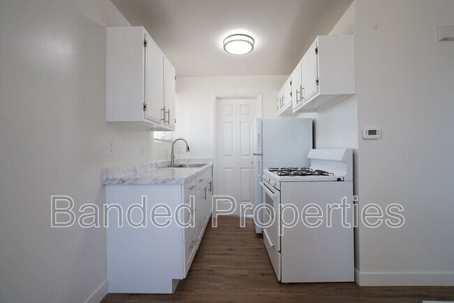 Building Photo - 376 W 700 N