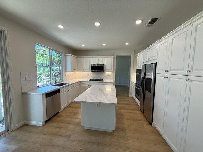 Building Photo - 32956 Rhine Ave