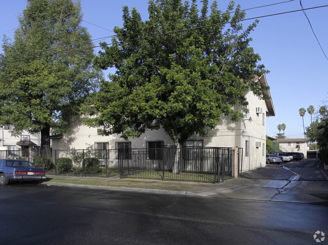 Primary Photo - Regency Apartments