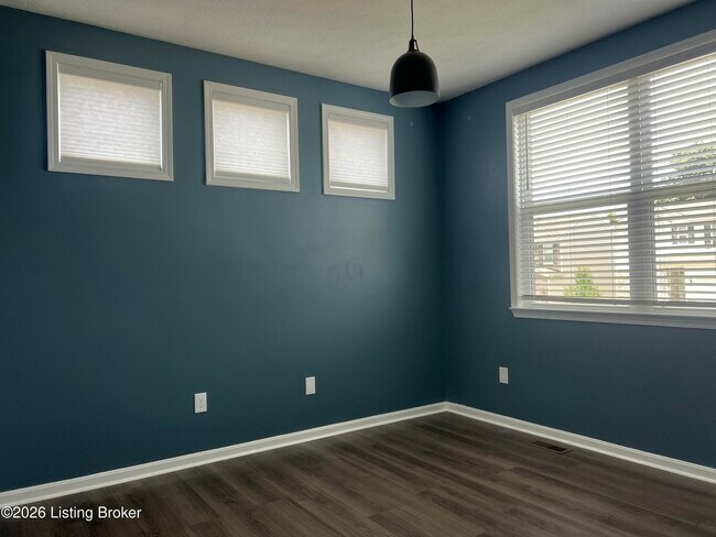 Foto del edificio - 5057 Tealwood Dr