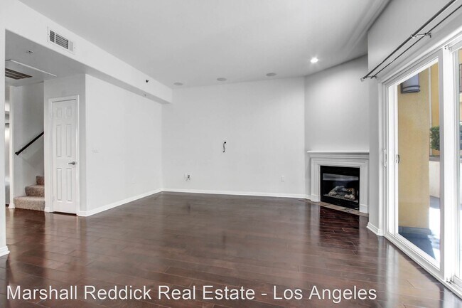 Building Photo - 3 br, 4 bath House - 5521 Kester Ave Unit 9