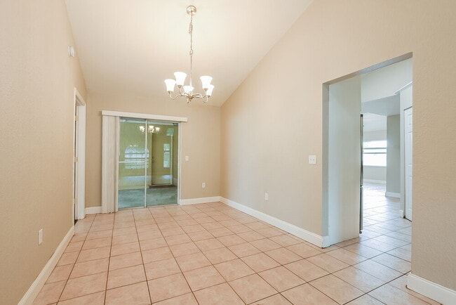 Foto del edificio - 264 Daisy Estates Dr