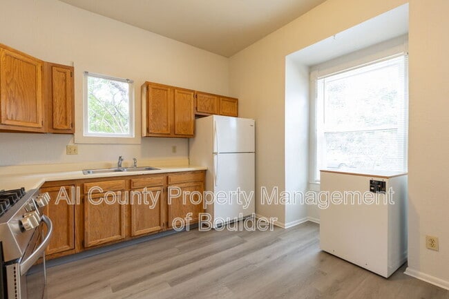 Building Photo - 2245 Grove Cir E