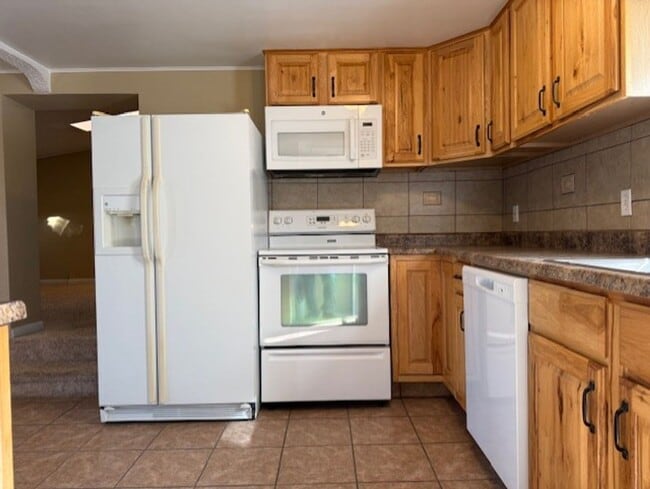 Building Photo - House For Lease