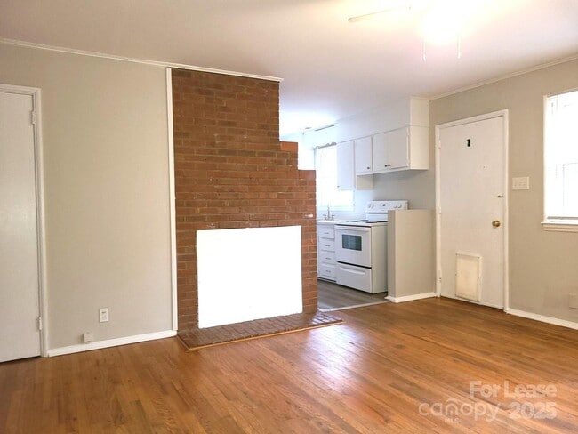 Foto del edificio - 5100 Baker Dr