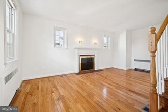 Building Photo - 7809 Oakdale Ave