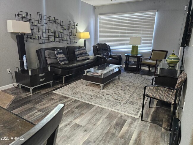 Foto del edificio - 18416 N Cave Creek Rd
