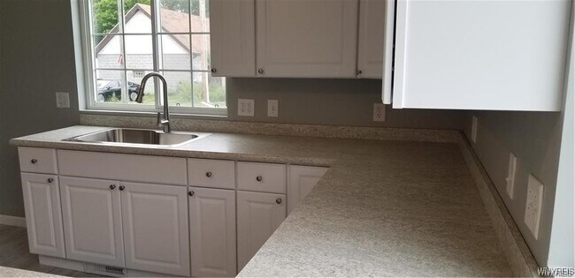 Foto del edificio - 8137 Sheridan Dr