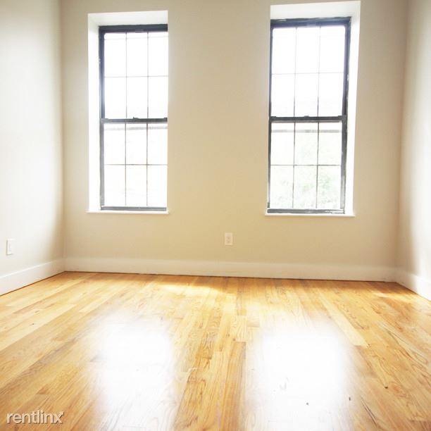 Building Photo - 320 Bleecker St