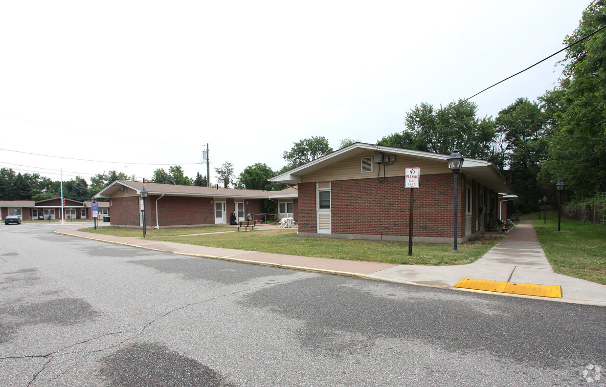 Primary Photo - Rochambeau Apartments