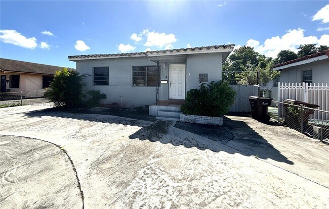 Foto del edificio - 352 E 17th St