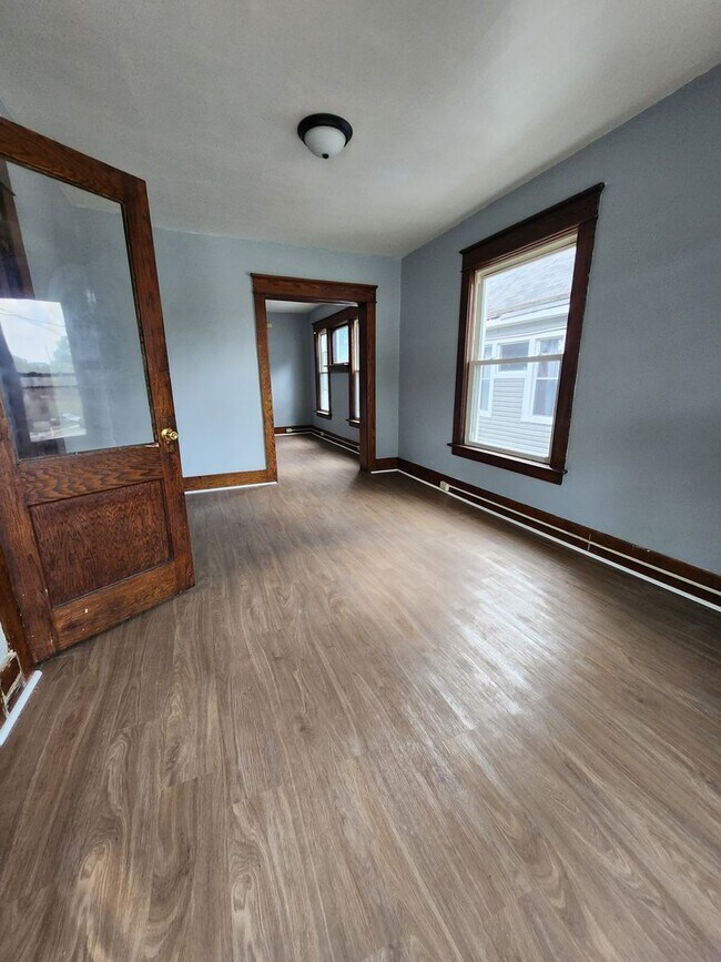 Foto del edificio - Upper 2 bedroom unit