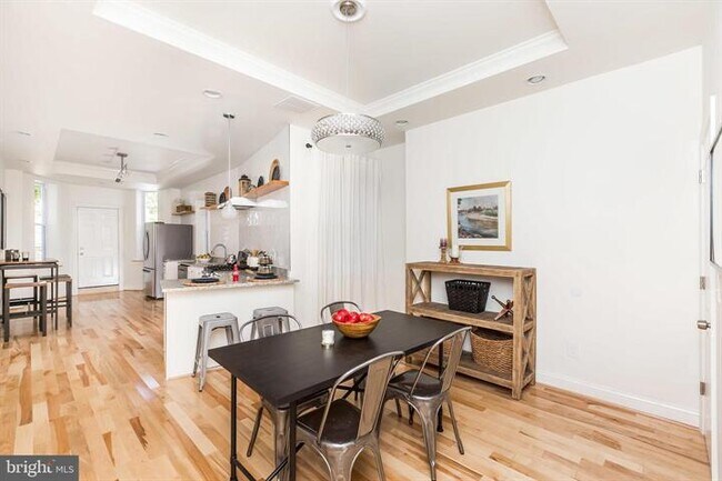 Foto del edificio - 722 Lennox St