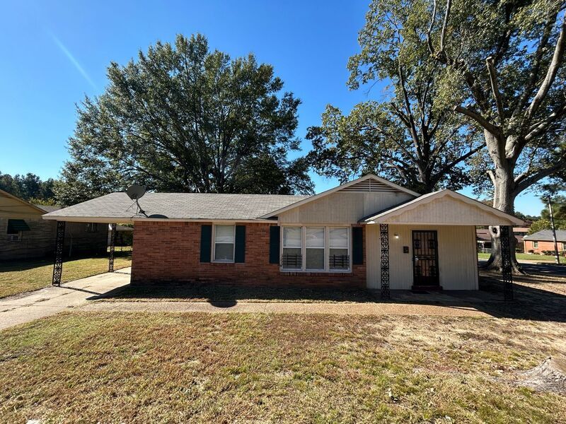 Primary Photo - 3371 Ford Rd