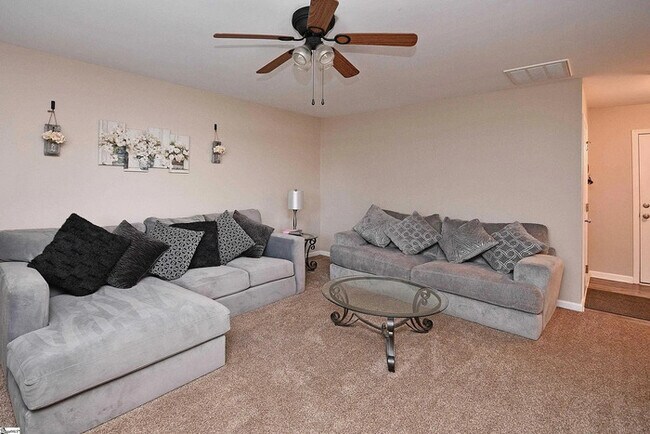 Foto del edificio - 4 Riverbed Dr