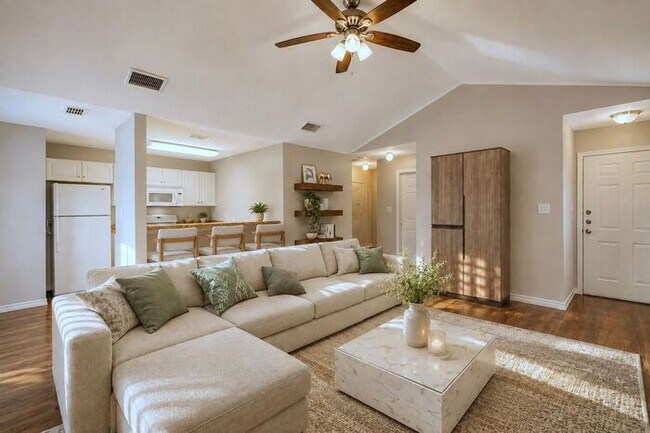 Foto del edificio - 3 Bedroom 2 Bath Duplex at Mansion Creek in Tyler! 1/2 off first full months rent