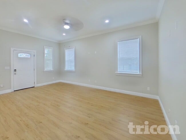 Building Photo - 7703 N Huntley Ave