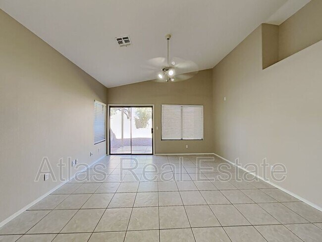 Building Photo - 1656 E Palomino Dr