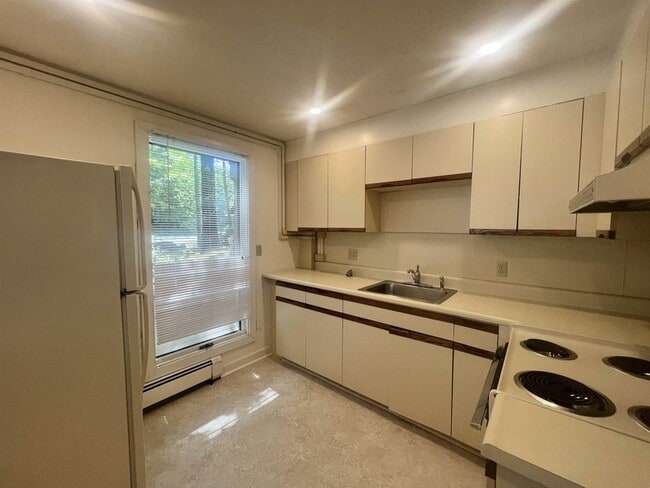 Building Photo - 18 Pioneer Point