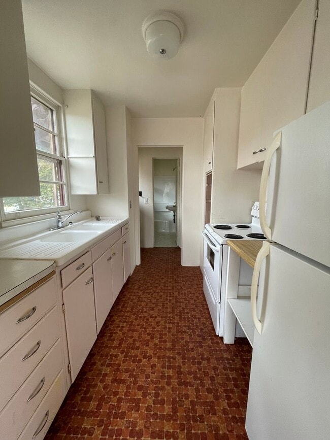 Building Photo - 1231ltur