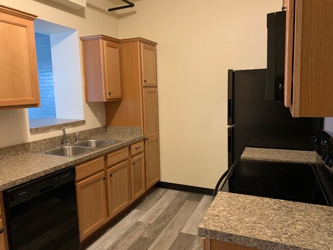 Building Photo - 535 E Orange St