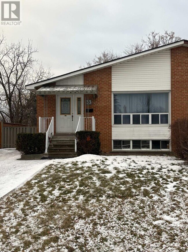 Building Photo - 33 Ashwood Crescent