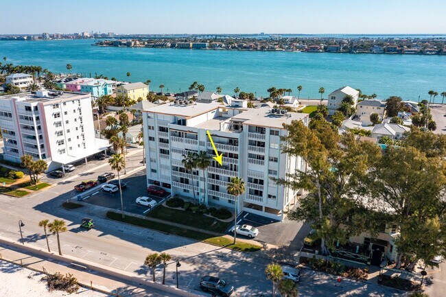 Foto del edificio - Fully Furnished Beach Escape – Gulf Views & Coastal Vibes 2 Beds | 2 Bath
