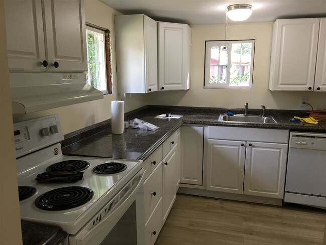 Building Photo - 2109 Silver Lake Dr