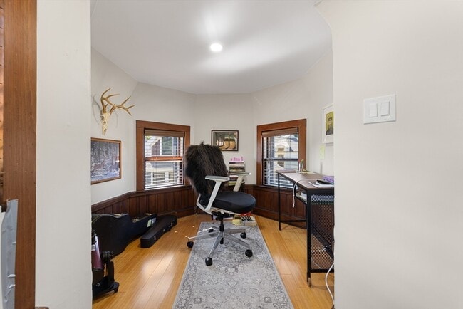 Building Photo - 76 Alban St