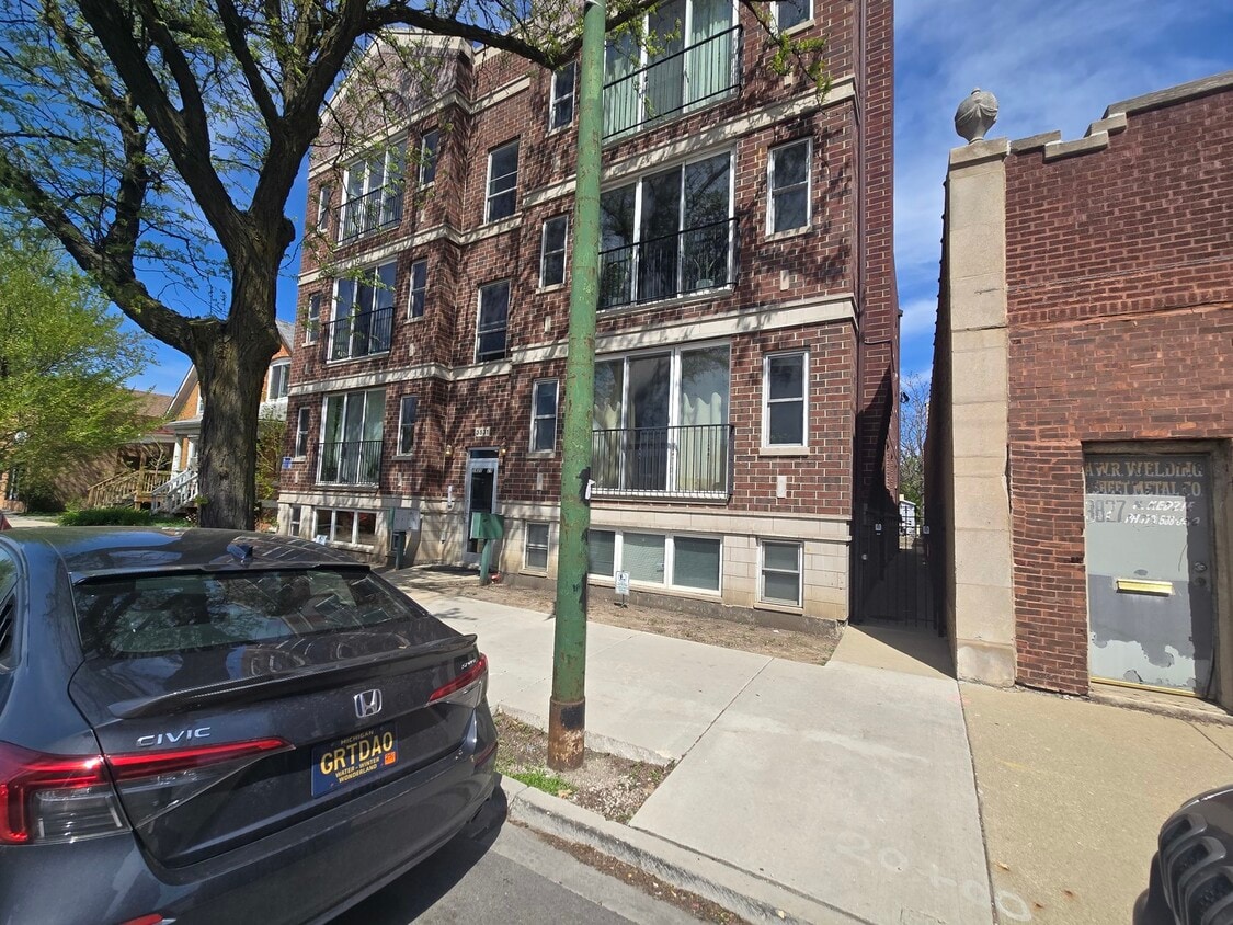 Primary Photo - 3831 N Kedzie Ave
