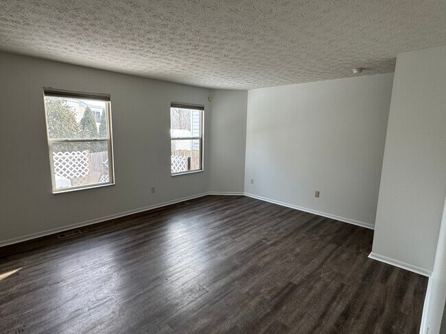 Sala de estar - 3766 Dunlane Ct