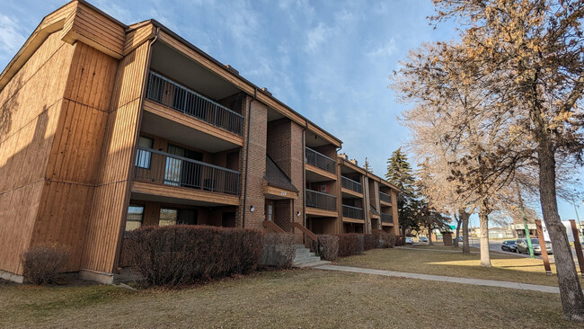 Photo du bâtiment - Mainstreet Fairmont Village